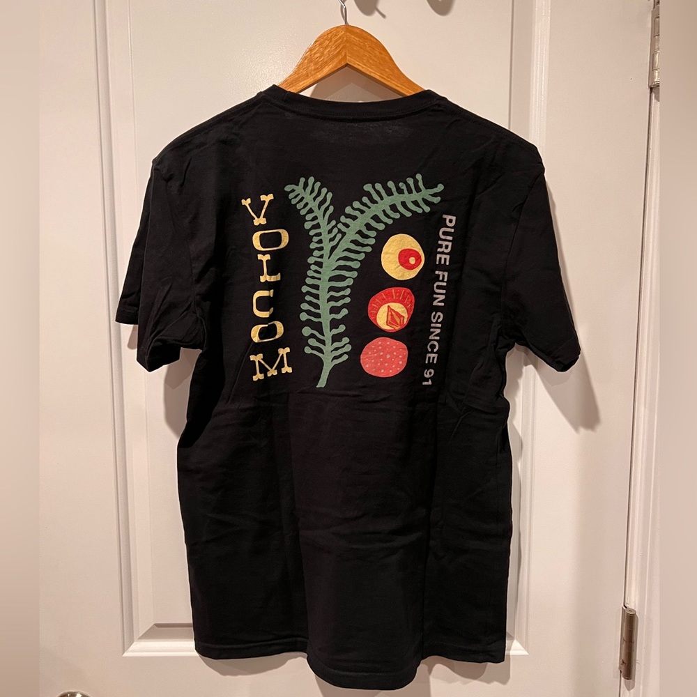 NWOT Volcom Classic Graphic T Shirt RARE